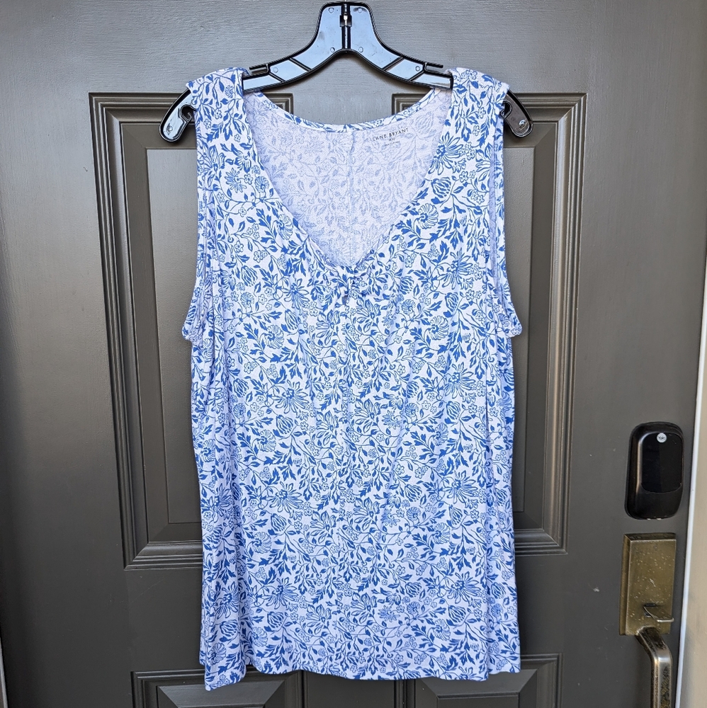 Lane Bryant Plus size Tank Top w/Center Tab Detail. Size 18/20